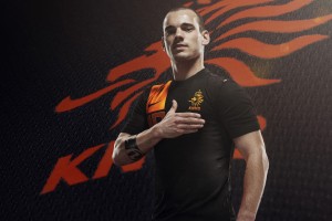 开云·体育官网-7成进球靠一人？曼城3-1逆转黑马，哈兰德梅开二度10轮轰13球，曼城引援哈兰德